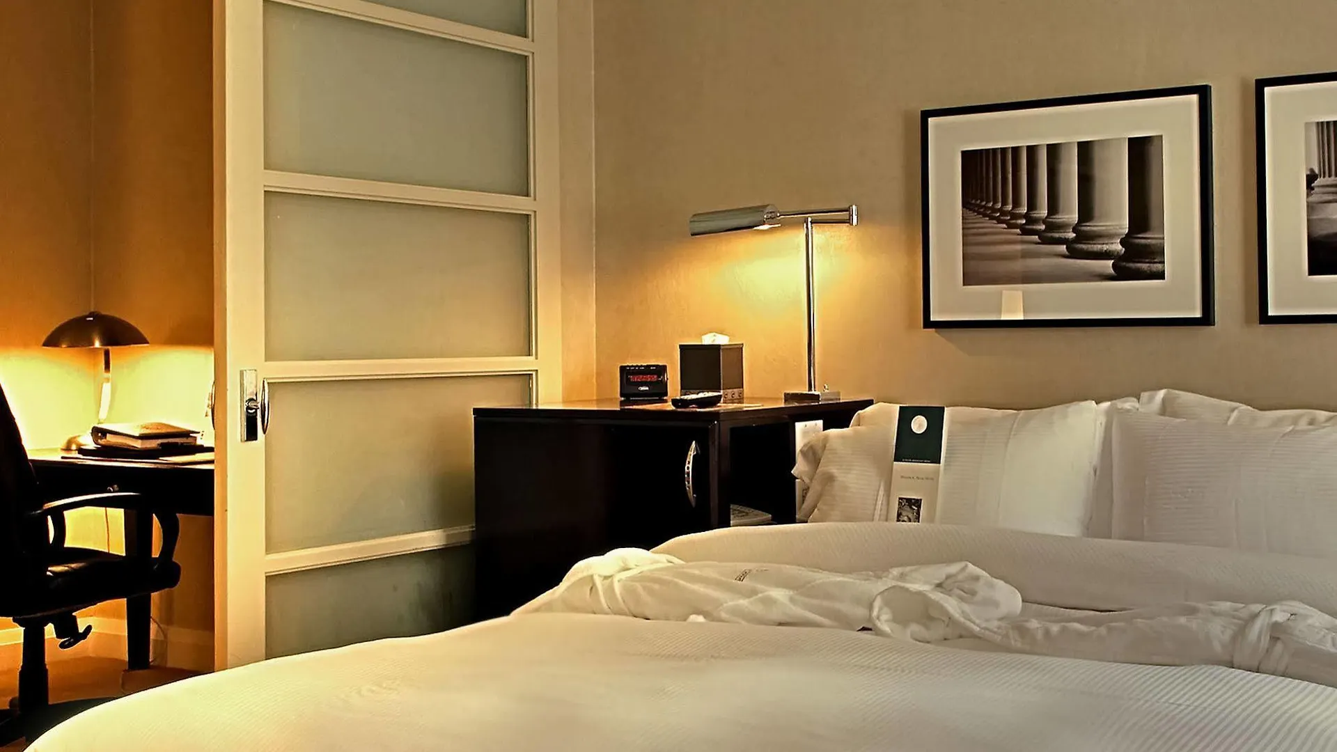 Windsor Arms Hotel Toronto